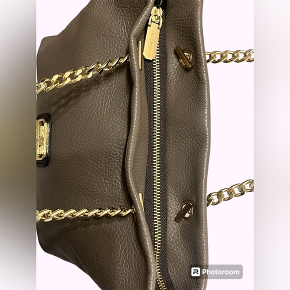 Valentina Made in Italy Genuine buttery soft leather bag/crossbody🔥 - Picture 5 of 16